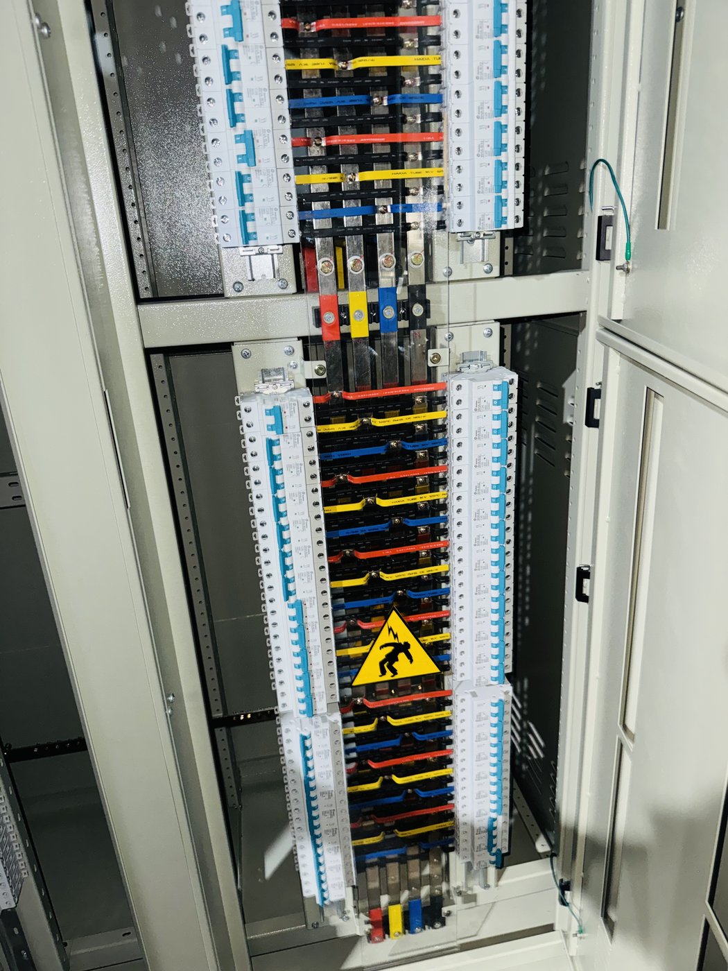 Tủ DB